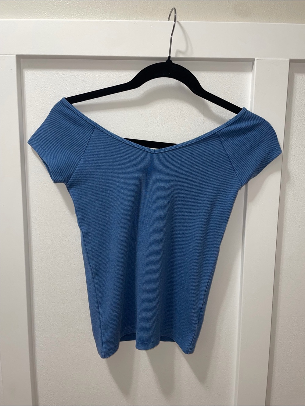 American Eagle Outfitters Blue Off-the-Shoulder Ribbed Crop Top